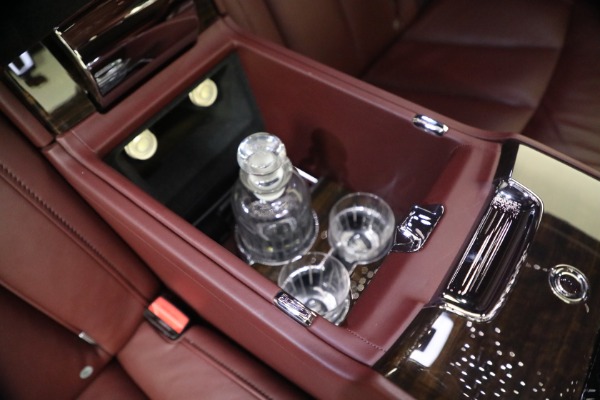 Used 2018 Rolls-Royce Phantom EWB for sale $309,900 at Rolls-Royce Motor Cars Greenwich in Greenwich CT 06830 27
