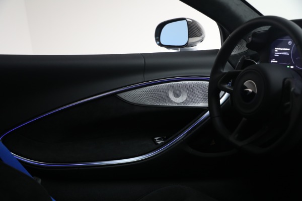 New 2026 McLaren Artura Spider Performance for sale $345,150 at Rolls-Royce Motor Cars Greenwich in Greenwich CT 06830 28