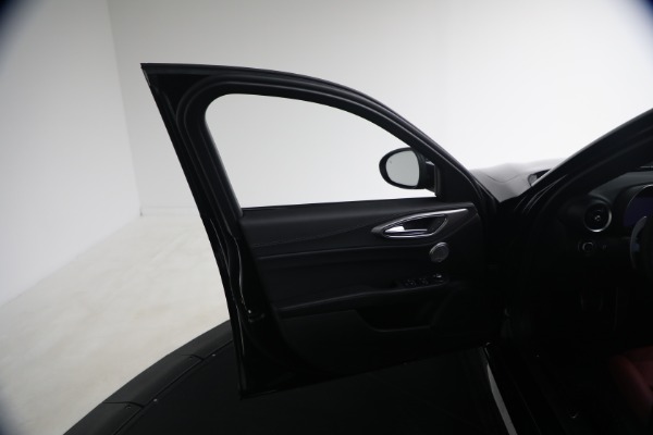 New 2026 Alfa Romeo Giulia VELOCE for sale $58,615 at Rolls-Royce Motor Cars Greenwich in Greenwich CT 06830 24