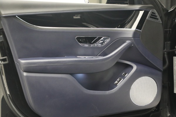 Used 2023 Bentley Flying Spur V8 for sale $143,900 at Rolls-Royce Motor Cars Greenwich in Greenwich CT 06830 18