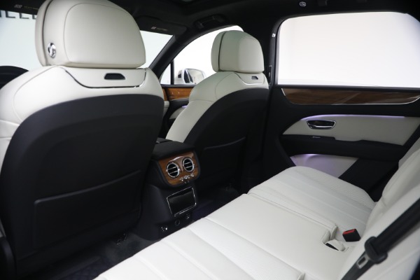 Used 2023 Bentley Bentayga V8 for sale $123,900 at Rolls-Royce Motor Cars Greenwich in Greenwich CT 06830 22