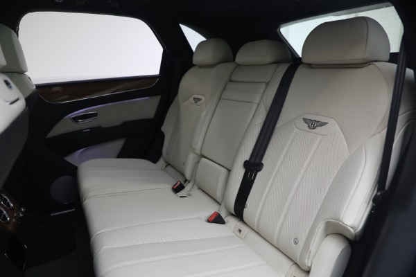 Used 2023 Bentley Bentayga V8 for sale $123,900 at Rolls-Royce Motor Cars Greenwich in Greenwich CT 06830 24