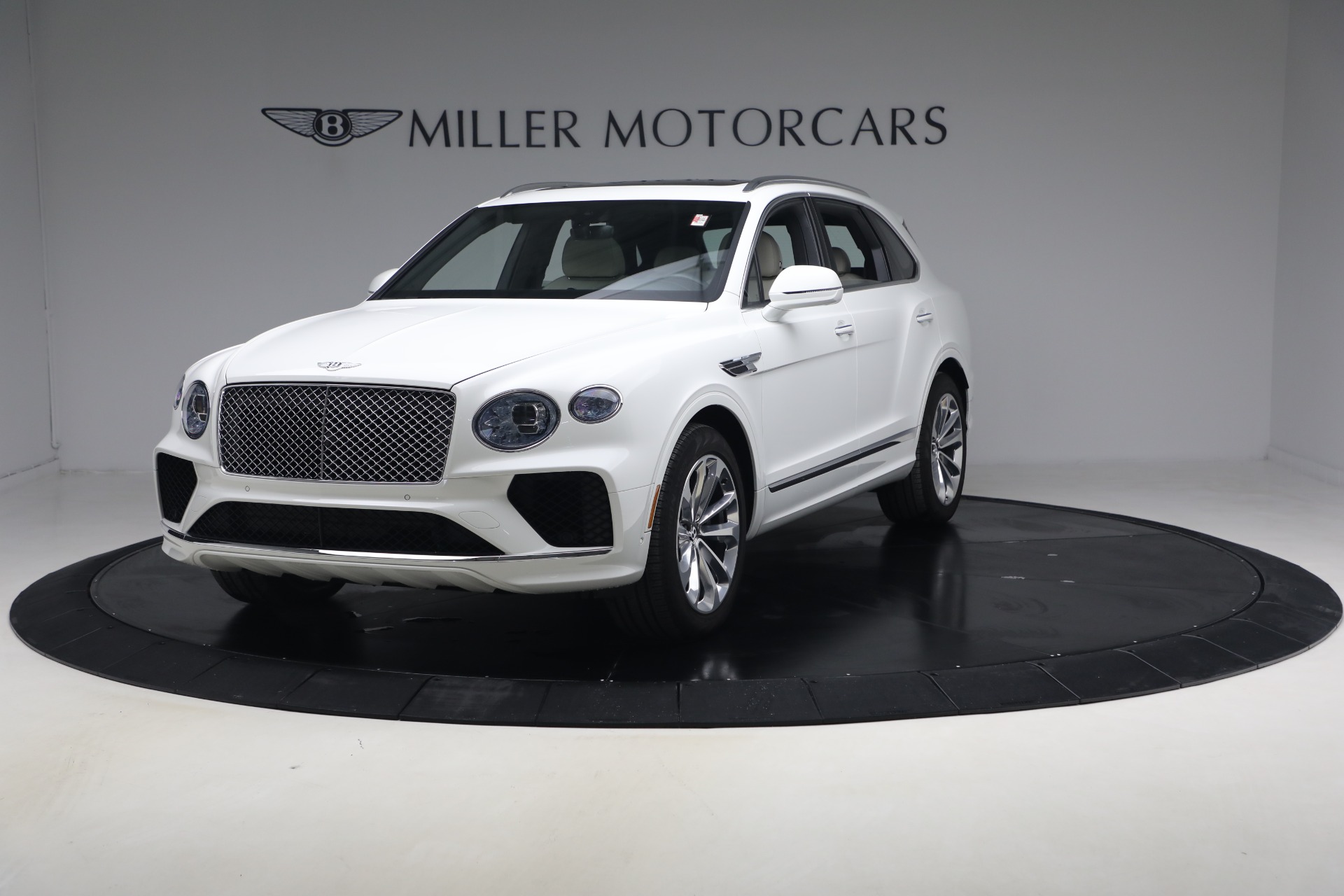 Used 2023 Bentley Bentayga V8 for sale $123,900 at Rolls-Royce Motor Cars Greenwich in Greenwich CT 06830 1