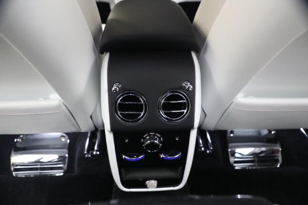 Used 2025 Rolls-Royce Black Badge Cullinan for sale $469,900 at Rolls-Royce Motor Cars Greenwich in Greenwich CT 06830 27