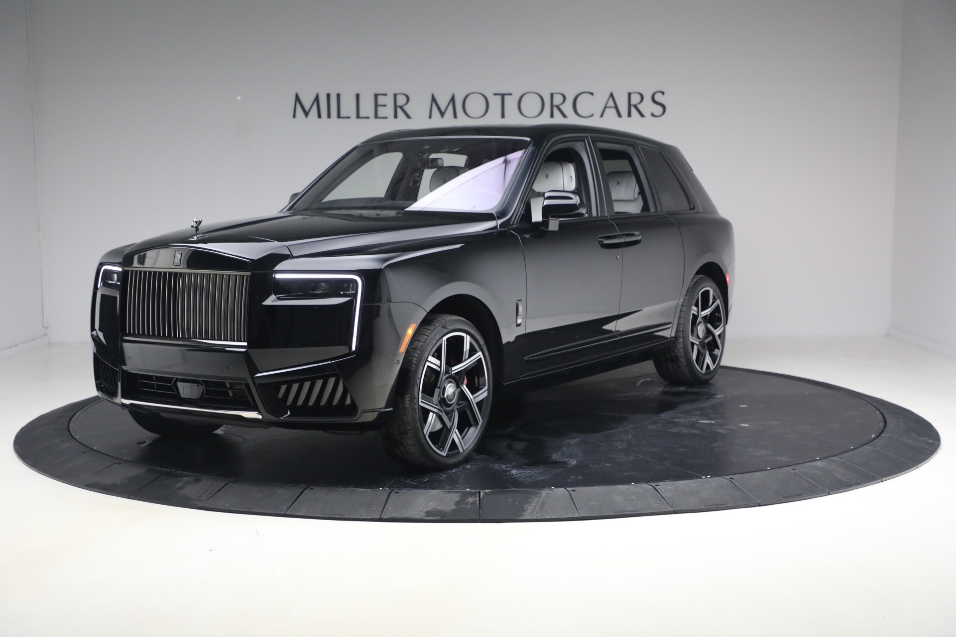 Used 2025 Rolls-Royce Black Badge Cullinan for sale $469,900 at Rolls-Royce Motor Cars Greenwich in Greenwich CT 06830 1