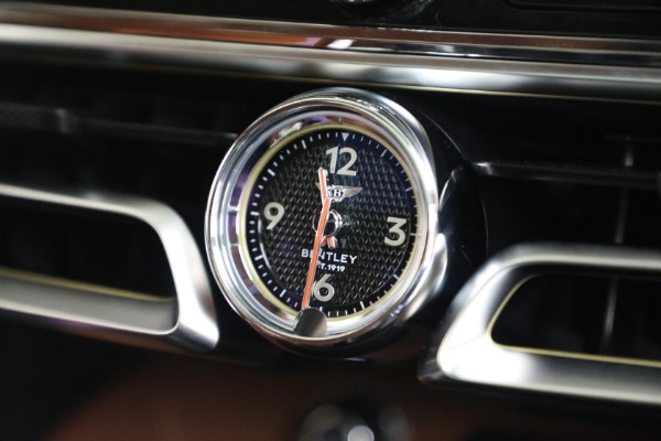 New 2026 Bentley Flying Spur Azure for sale $318,975 at Rolls-Royce Motor Cars Greenwich in Greenwich CT 06830 25