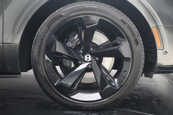 Used 2022 Bentley Bentayga V8 for sale $151,900 at Rolls-Royce Motor Cars Greenwich in Greenwich CT 06830 16