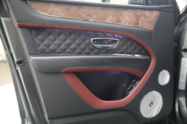 Used 2022 Bentley Bentayga V8 for sale $151,900 at Rolls-Royce Motor Cars Greenwich in Greenwich CT 06830 17