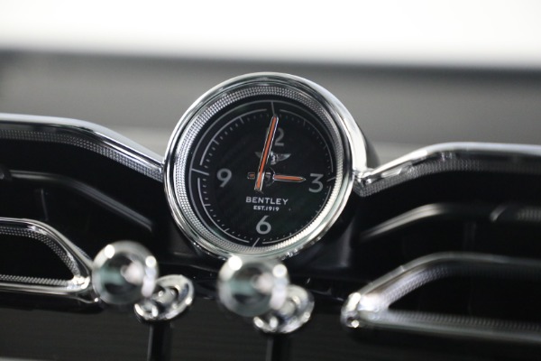 Used 2022 Bentley Bentayga V8 for sale $151,900 at Rolls-Royce Motor Cars Greenwich in Greenwich CT 06830 24