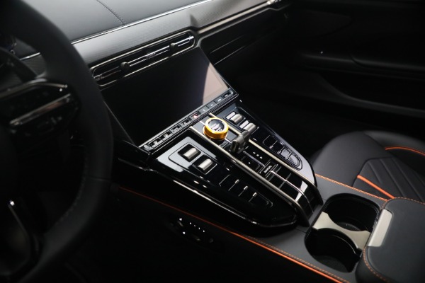 New 2026 Aston Martin Vantage S for sale $251,000 at Rolls-Royce Motor Cars Greenwich in Greenwich CT 06830 22