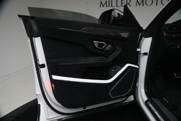 Used 2024 Lamborghini Urus Performante for sale $289,900 at Rolls-Royce Motor Cars Greenwich in Greenwich CT 06830 21