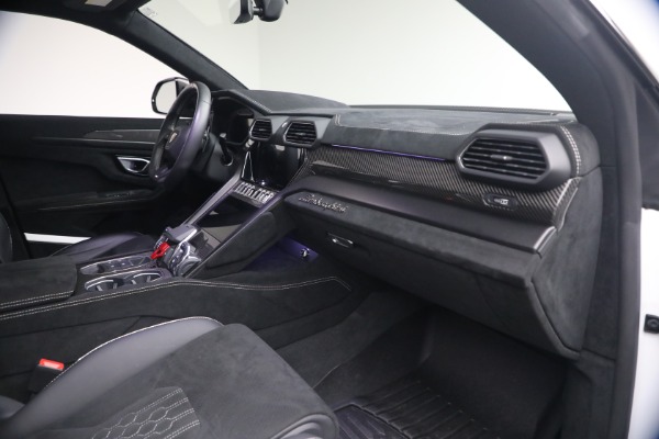 Used 2024 Lamborghini Urus Performante for sale $289,900 at Rolls-Royce Motor Cars Greenwich in Greenwich CT 06830 25
