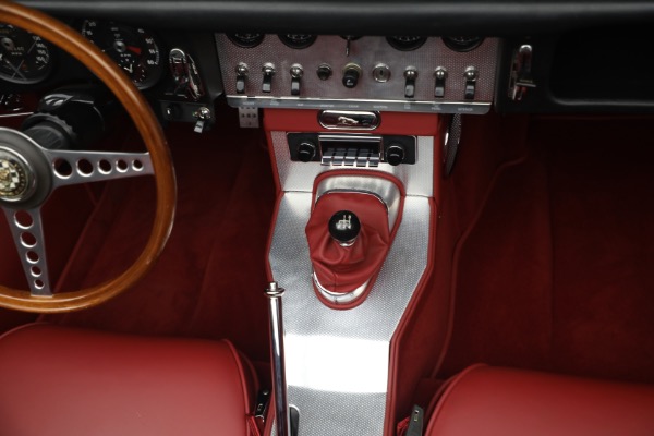 Used 1964 Jaguar E-Type for sale $185,000 at Rolls-Royce Motor Cars Greenwich in Greenwich CT 06830 28