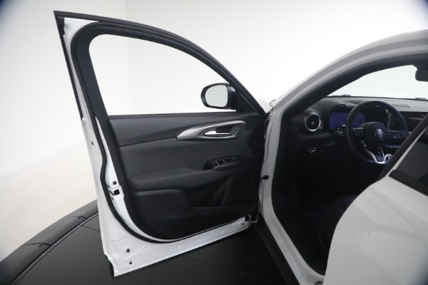 Used 2024 Alfa Romeo Tonale Hybrid Ti for sale $28,900 at Rolls-Royce Motor Cars Greenwich in Greenwich CT 06830 23