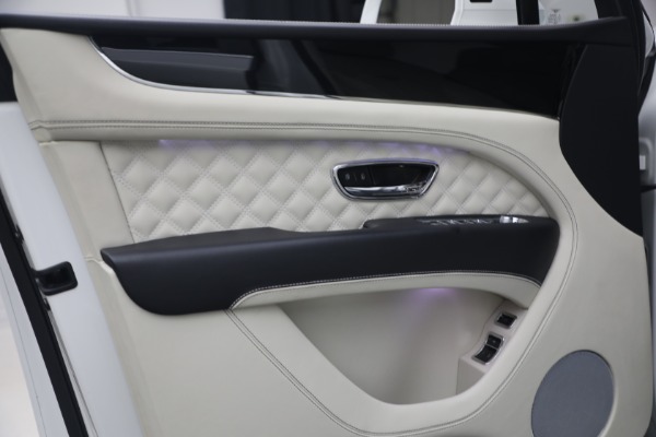 Used 2022 Bentley Bentayga V8 for sale $137,900 at Rolls-Royce Motor Cars Greenwich in Greenwich CT 06830 18
