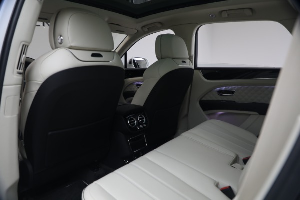 Used 2022 Bentley Bentayga V8 for sale $137,900 at Rolls-Royce Motor Cars Greenwich in Greenwich CT 06830 22