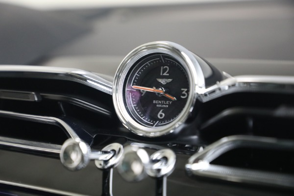 Used 2022 Bentley Bentayga V8 for sale $137,900 at Rolls-Royce Motor Cars Greenwich in Greenwich CT 06830 25