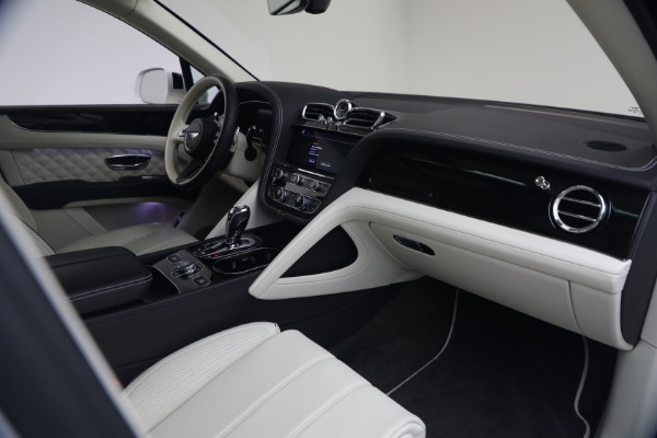 Used 2022 Bentley Bentayga V8 for sale $137,900 at Rolls-Royce Motor Cars Greenwich in Greenwich CT 06830 26
