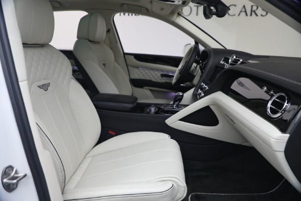 Used 2022 Bentley Bentayga V8 for sale $137,900 at Rolls-Royce Motor Cars Greenwich in Greenwich CT 06830 27