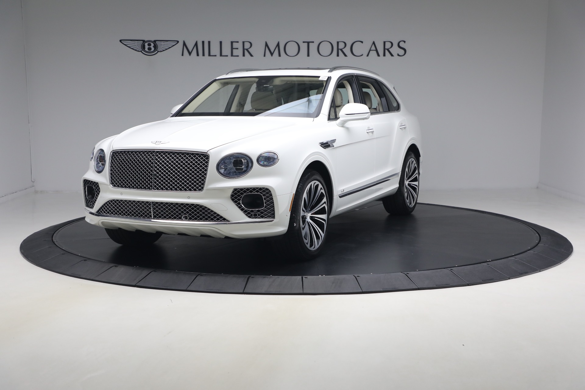 Used 2022 Bentley Bentayga V8 for sale $137,900 at Rolls-Royce Motor Cars Greenwich in Greenwich CT 06830 1