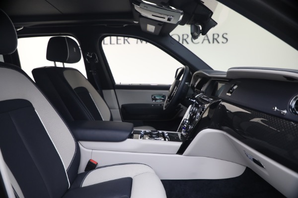 Used 2022 Rolls-Royce Black Badge Cullinan for sale $299,900 at Rolls-Royce Motor Cars Greenwich in Greenwich CT 06830 19