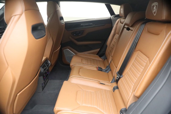 Used 2025 Lamborghini Urus SE for sale $305,900 at Rolls-Royce Motor Cars Greenwich in Greenwich CT 06830 16