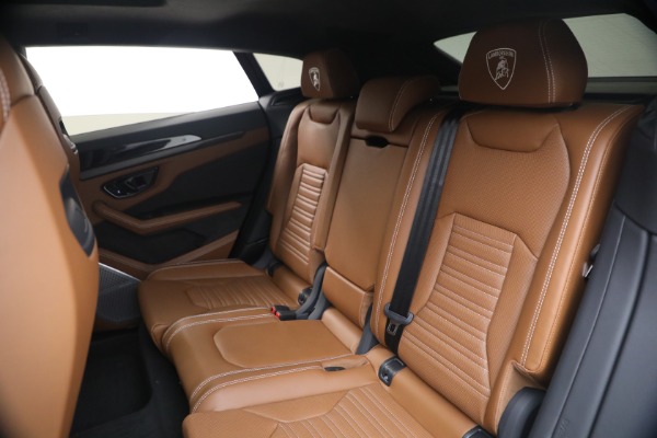 Used 2025 Lamborghini Urus SE for sale $305,900 at Rolls-Royce Motor Cars Greenwich in Greenwich CT 06830 17