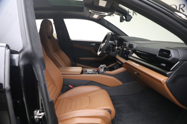 Used 2025 Lamborghini Urus SE for sale $305,900 at Rolls-Royce Motor Cars Greenwich in Greenwich CT 06830 19