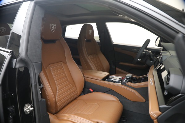 Used 2025 Lamborghini Urus SE for sale $305,900 at Rolls-Royce Motor Cars Greenwich in Greenwich CT 06830 20