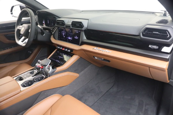 Used 2025 Lamborghini Urus SE for sale $305,900 at Rolls-Royce Motor Cars Greenwich in Greenwich CT 06830 21