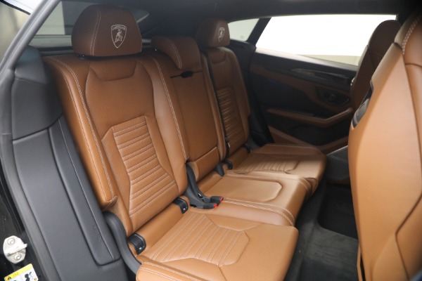 Used 2025 Lamborghini Urus SE for sale $305,900 at Rolls-Royce Motor Cars Greenwich in Greenwich CT 06830 23