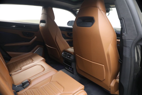 Used 2025 Lamborghini Urus SE for sale $305,900 at Rolls-Royce Motor Cars Greenwich in Greenwich CT 06830 24