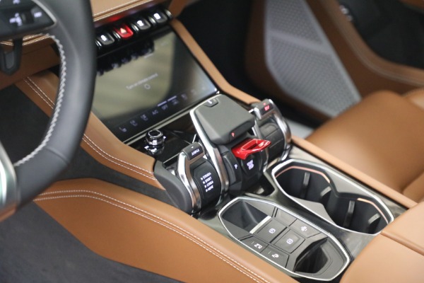 Used 2025 Lamborghini Urus SE for sale $305,900 at Rolls-Royce Motor Cars Greenwich in Greenwich CT 06830 26