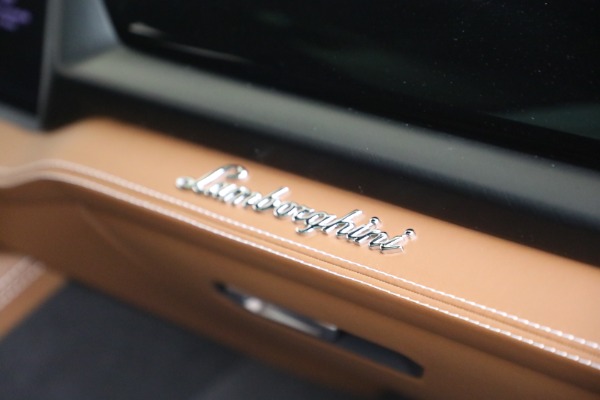 Used 2025 Lamborghini Urus SE for sale $305,900 at Rolls-Royce Motor Cars Greenwich in Greenwich CT 06830 28