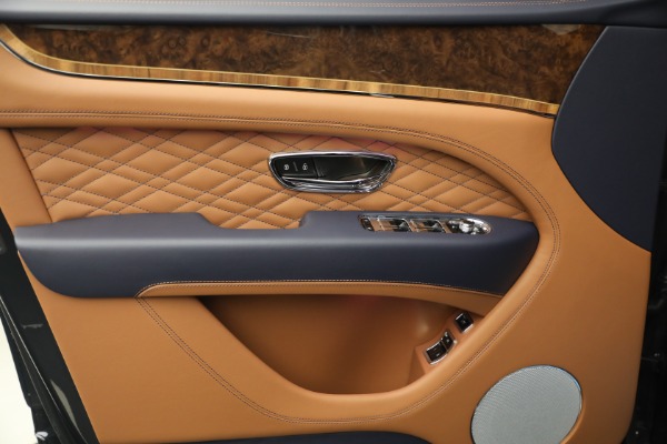 New 2026 Bentley Bentayga Azure V8 for sale $291,615 at Rolls-Royce Motor Cars Greenwich in Greenwich CT 06830 14