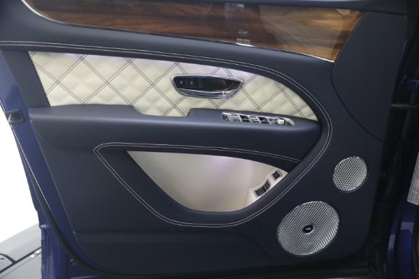 Used 2022 Bentley Bentayga V8 for sale $129,900 at Rolls-Royce Motor Cars Greenwich in Greenwich CT 06830 16
