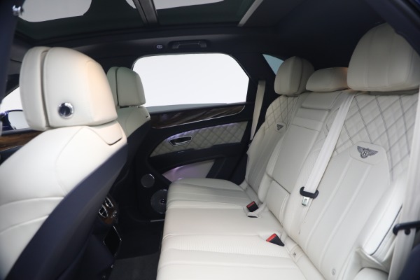 Used 2022 Bentley Bentayga V8 for sale $129,900 at Rolls-Royce Motor Cars Greenwich in Greenwich CT 06830 21