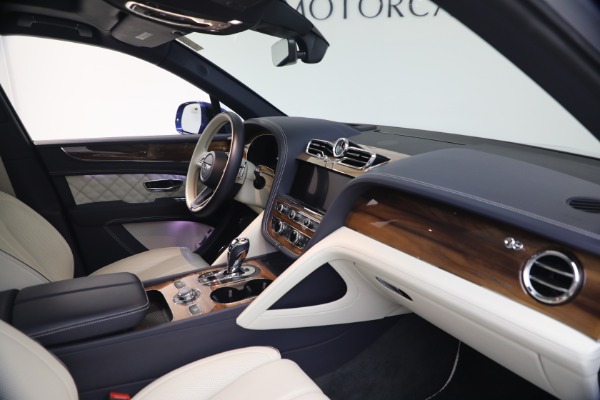 Used 2022 Bentley Bentayga V8 for sale $129,900 at Rolls-Royce Motor Cars Greenwich in Greenwich CT 06830 22