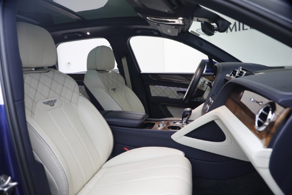 Used 2022 Bentley Bentayga V8 for sale $129,900 at Rolls-Royce Motor Cars Greenwich in Greenwich CT 06830 23