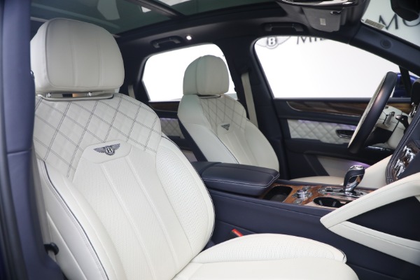Used 2022 Bentley Bentayga V8 for sale $129,900 at Rolls-Royce Motor Cars Greenwich in Greenwich CT 06830 24