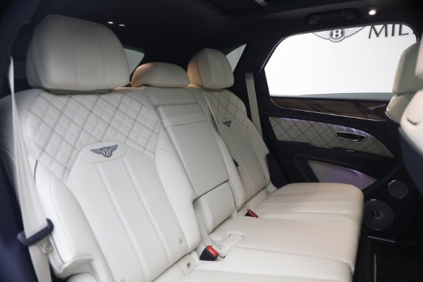 Used 2022 Bentley Bentayga V8 for sale $129,900 at Rolls-Royce Motor Cars Greenwich in Greenwich CT 06830 27