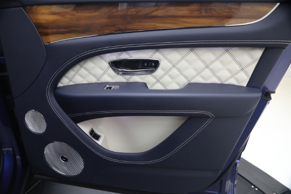 Used 2022 Bentley Bentayga V8 for sale $129,900 at Rolls-Royce Motor Cars Greenwich in Greenwich CT 06830 28