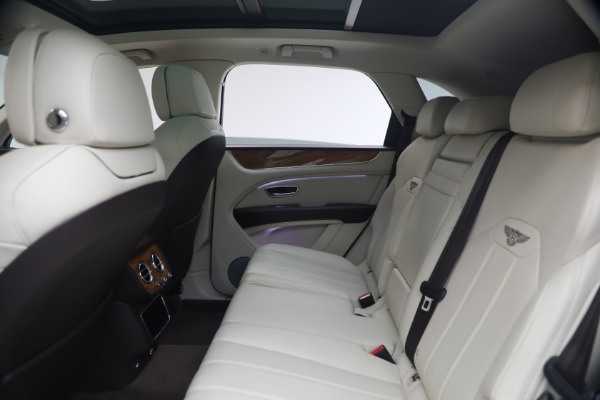 Used 2021 Bentley Bentayga V8 for sale $119,900 at Rolls-Royce Motor Cars Greenwich in Greenwich CT 06830 22