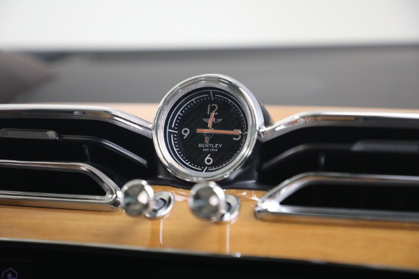 Used 2021 Bentley Bentayga V8 for sale $119,900 at Rolls-Royce Motor Cars Greenwich in Greenwich CT 06830 24