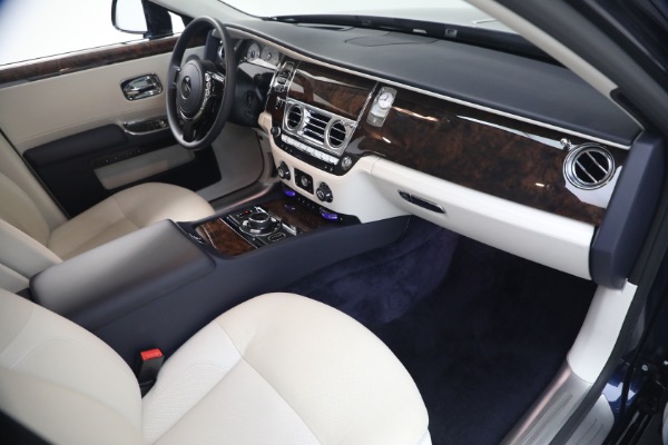Used 2014 Rolls-Royce Ghost for sale $139,900 at Rolls-Royce Motor Cars Greenwich in Greenwich CT 06830 26