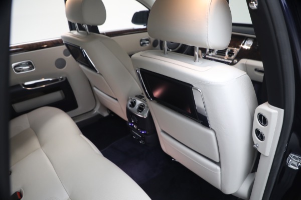 Used 2014 Rolls-Royce Ghost for sale $139,900 at Rolls-Royce Motor Cars Greenwich in Greenwich CT 06830 27