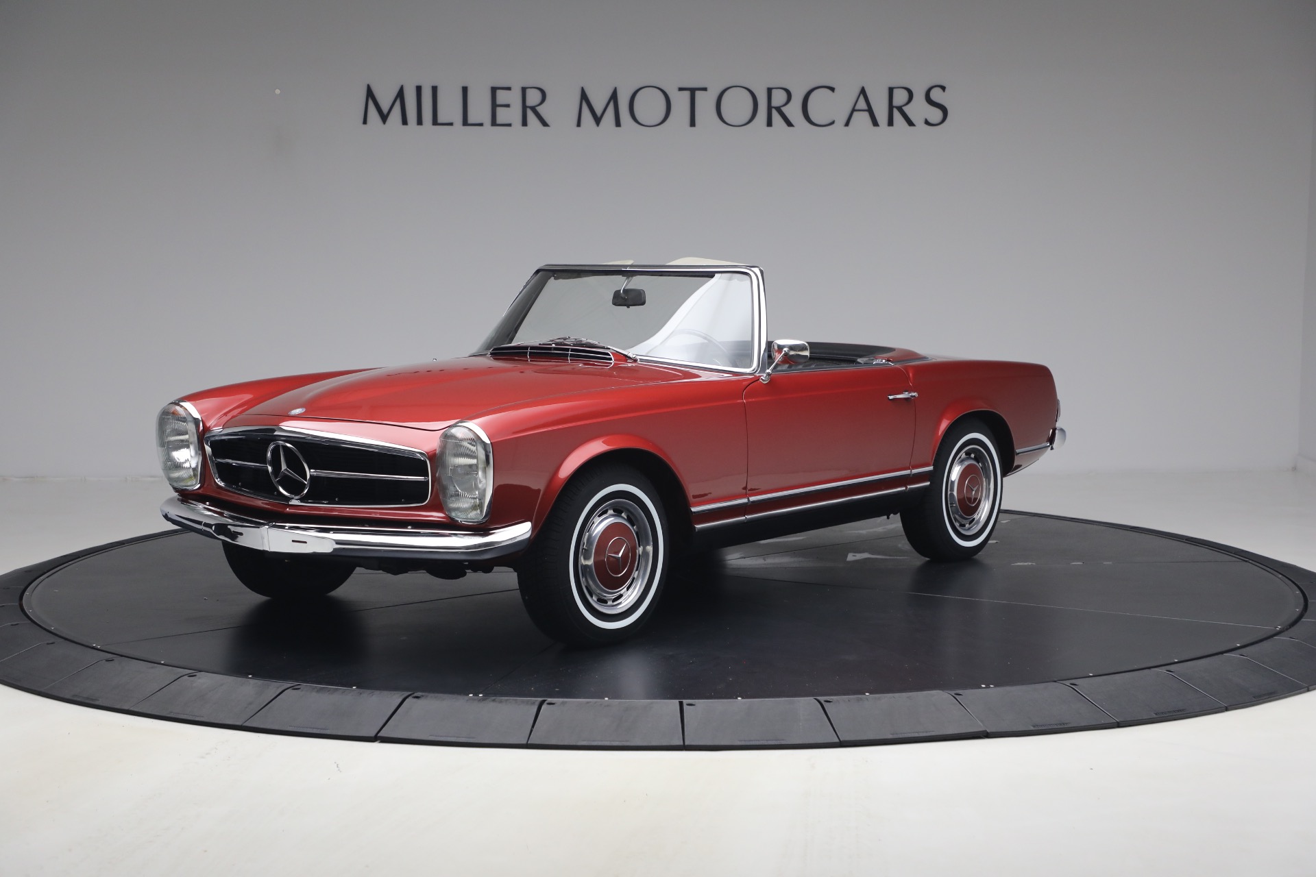 Used 1968 Mercedes-Benz 280SL for sale $229,900 at Rolls-Royce Motor Cars Greenwich in Greenwich CT 06830 1