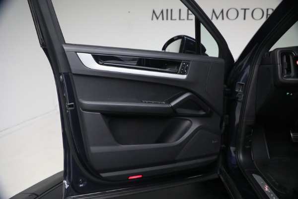 Used 2024 Porsche Cayenne S for sale $79,900 at Rolls-Royce Motor Cars Greenwich in Greenwich CT 06830 28