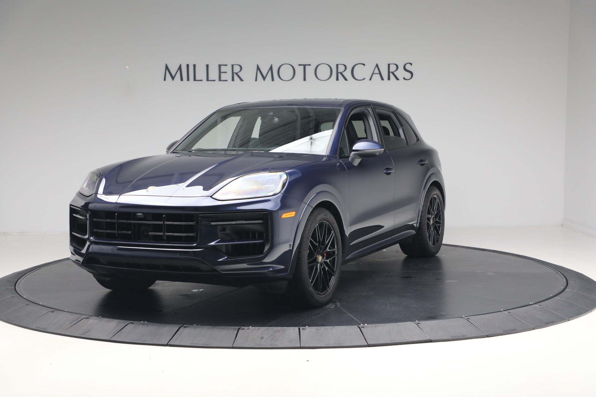 Used 2024 Porsche Cayenne S for sale $79,900 at Rolls-Royce Motor Cars Greenwich in Greenwich CT 06830 1
