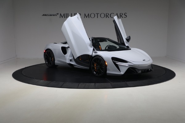 New 2026 McLaren Artura Spider Vision for sale $337,400 at Rolls-Royce Motor Cars Greenwich in Greenwich CT 06830 19